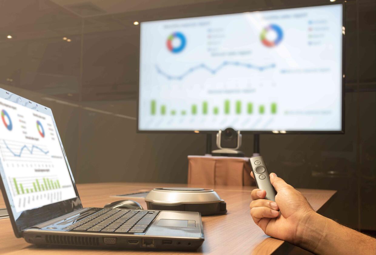 A MAN WITH A REMOTE CONTROL SLIDE PRESENTATION WITH PRESENTATION MEETING ON TELEVISION